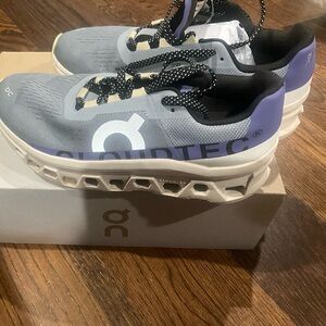 On Cloudmonster Running Shoes in Mist and Bluberry Sz. 8.5